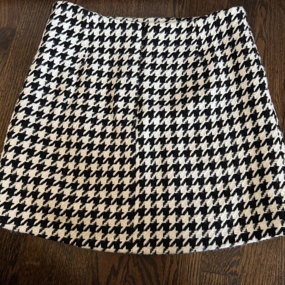 Houndstooth Cropped Blazer and Matching Skirt - Picture 2 of 3